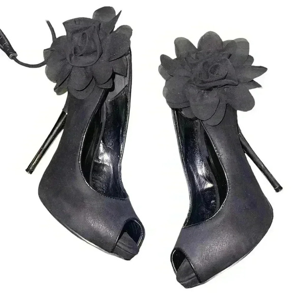 Call IT Spring Black Stilettos with beautiful Flower - Picture 5 of 15